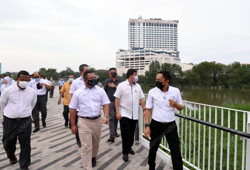 DATUK SERI AMIRUDIN SHARI