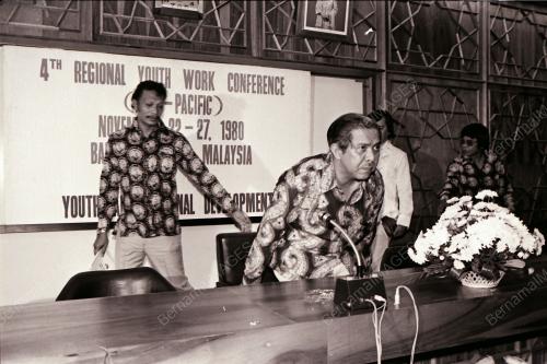 TENGKU AHMAD RITHAUDDEEN TENGKU ISMAIL