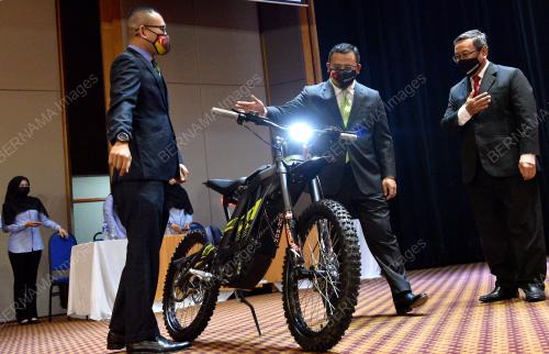 DATUK SERI AMIRUDIN SHARI