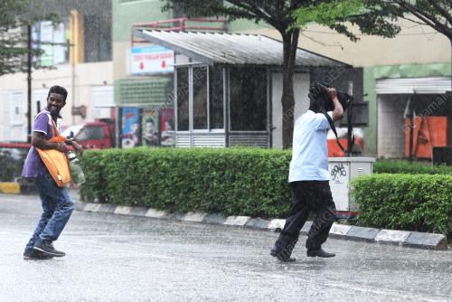 SG05_24042014_HUJAN_LEBAT