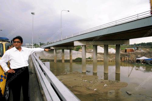 TIANG SOKONGAN JAMBATAN RETAK