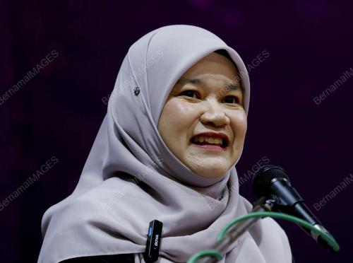 FADHLINA SIDEK