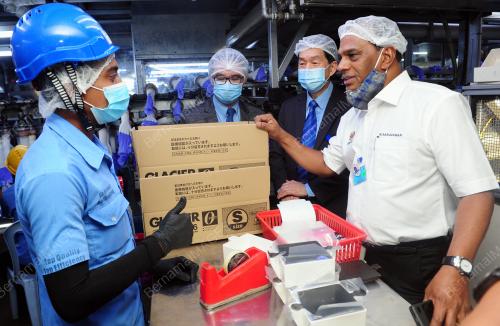 LAWATAN KERJA MENTERI SUMBER MANUSIA KE TOP GLOVE