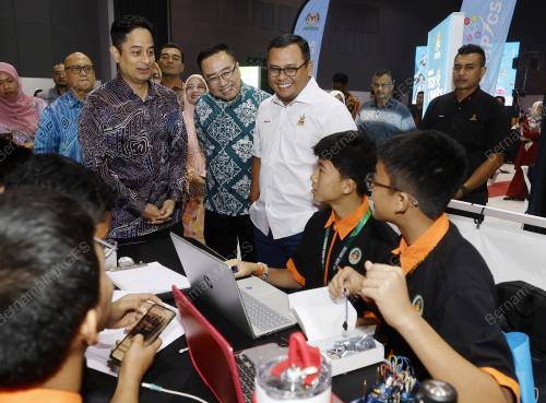 DATUK SERI AMIRUDIN SHARI