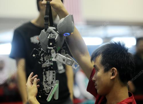 SG05_27082013_ROBOWORLD
