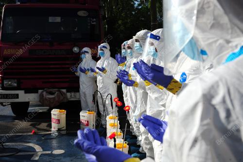KERJA-KERJA SANITASI OLEH ANGGOTA BOMBA DI UTC SELANGOR