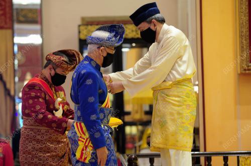 SULTAN SHARAFUDDIN IDRIS SHAH
