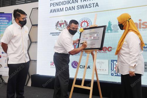 DATUK SERI AMIRUDIN SHARI