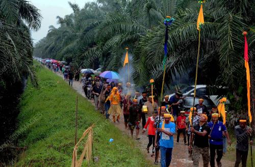 PESTA PUJA PANTAI MAH MERI