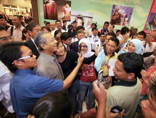 DR MAHATHIR MOHAMAD
