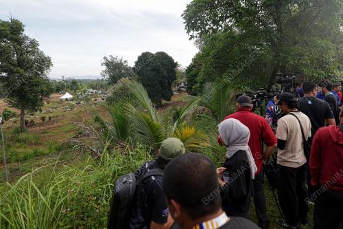 PENGGALIAN SEMULA KUBUR PALAPES SYAMSUL HARIS