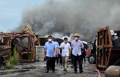 LAWATAN KE LOKASI KEBAKARAN SISA TAYAR KITAR SEMULA