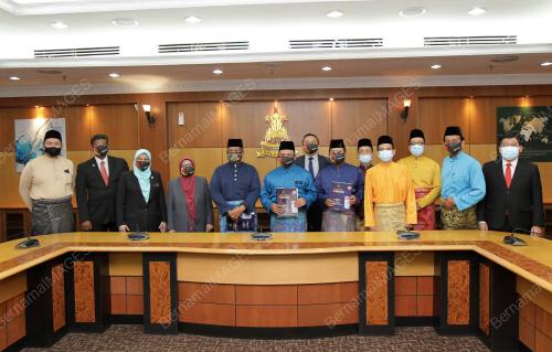 DATUK SERI AMIRUDIN SHARI