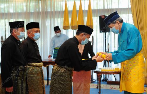 SULTAN SHARAFUDDIN IDRIS SHAH