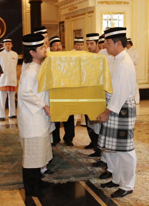 SULTAN SHARAFUDDIN IDRIS SHAH
