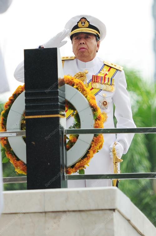 SULTAN SHARAFUDDIN IDRIS SHAH