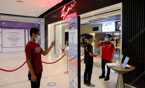 PANGUNG WAYANG DIBUKA KEPADA ORANG RAMAI