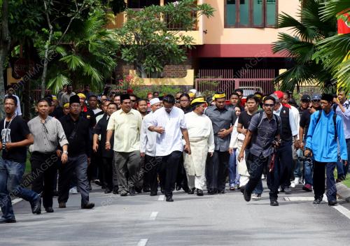 SERAH MEMO KEPADA SULTAN