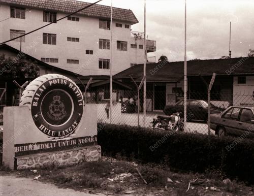 TEMBAK MENEMBAK