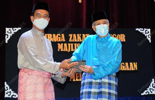 MAJLIS IFTAAR DAN PENYERAHAN ZAKAT PERNIAGAAN