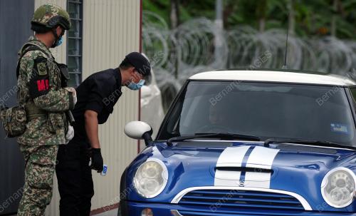 POLIS DAN ATM MEMBUAT KAWALAN DI KUALA LANGAT