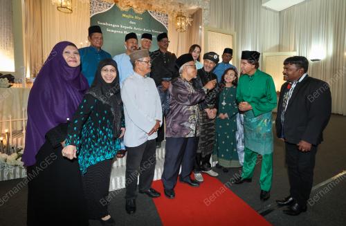 MAJLIS IFTAR DAN SUMBANGAN KEPADA ARTIS VETERAN
