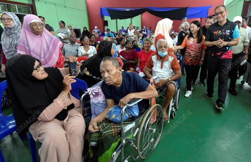 KARNIVAL KESIHATAN WARGA EMAS