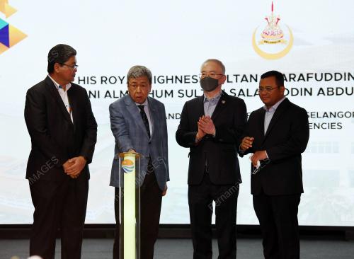 SULTAN SHARAFUDDIN IDRIS SHAH