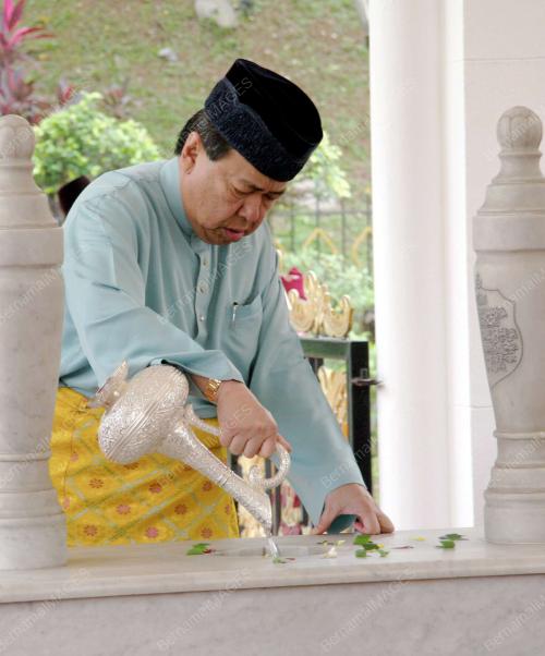 SULTAN SHARAFUDDIN IDRIS SHAH