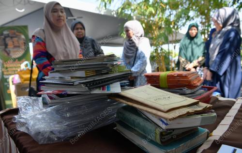 PERKHIDMATAN PEMULIAAN AL-QURAN DAN BUKU AGAMA