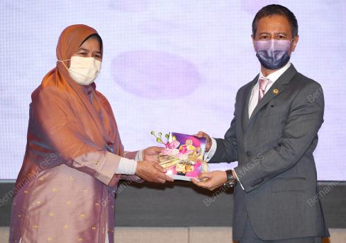 DATUK AZHAR AZIZAN HARUN