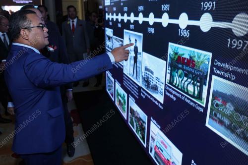 DATUK SERI AMIRUDIN SHARI