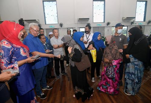 BANTUAN MANGSA RIBUT PARLIMEN TANJONG KARANG