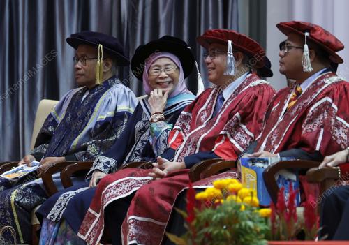 DATUK SERI DR WAN AZIZAH WAN ISMAIL