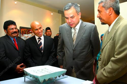 RAJA DR NAZRIN SHAH