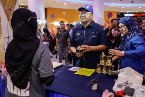 DATUK ADNAN HUSSAIN