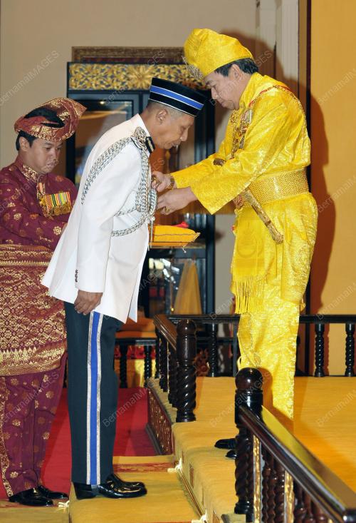 SULTAN SHARAFUDDIN IDRIS SHAH
