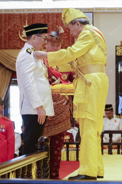 SULTAN SHARAFUDDIN IDRIS SHAH