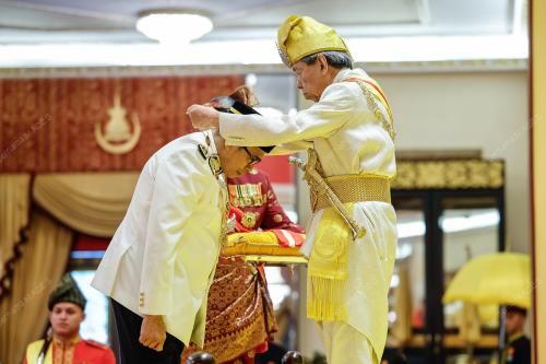 SULTAN SHARAFUDDIN IDRIS SHAH