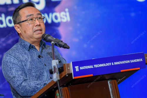 DATUK CHANG LIH KANG