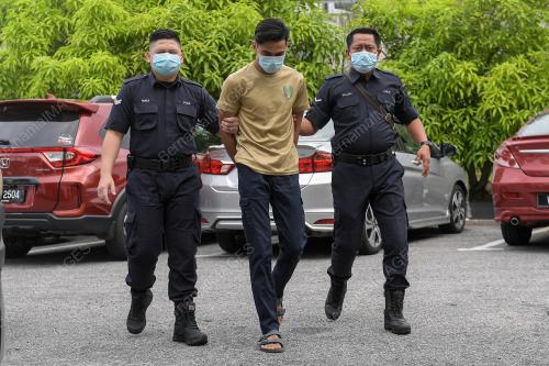 PASANGAN KEKASIH LANGGAR POLIS ELAK DITAHAN DIDAKWA DI MAHKAMAH MAJISTRET BANDAR BARU BANGI