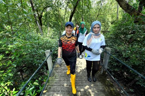 HANNAH YEOH