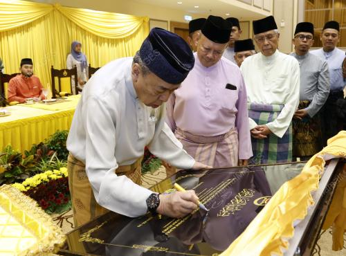 SULTAN SHARAFUDDIN IDRIS SHAH