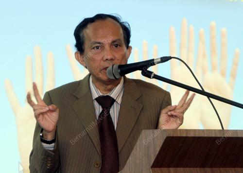 DATUK SERI AZMAN UJANG