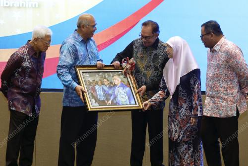 DATUK SERI ANUAR IBRAHIM