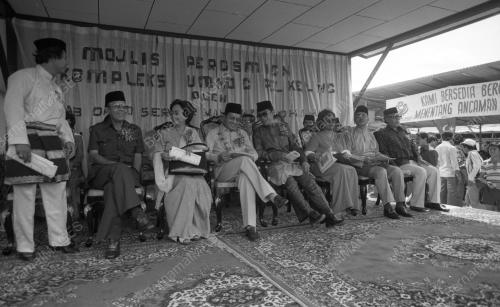 SG06_14012015_PM_BANGUNAN_UMNO