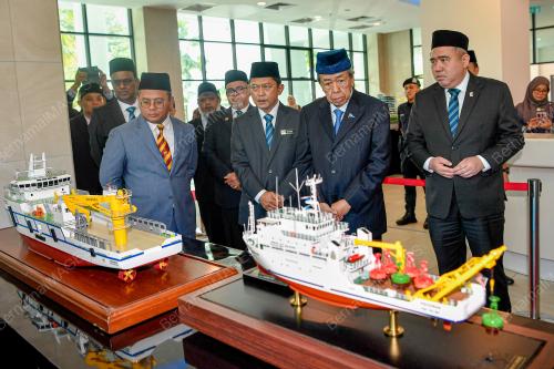 SULTAN SHARAFUDDIN IDRIS SHAH