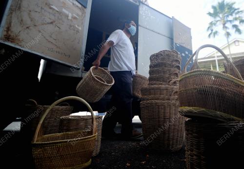 TINJAUAN JUALAN SENI KRAF TANGAN BAKUL ROTAN
