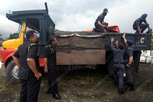 PENYELEWENGAN BARANG SUBSIDI MINYAK DIESEL