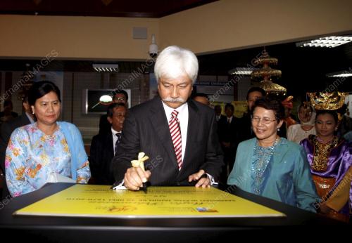 TUANKU MUHRIZ TUANKU MUNAWIR